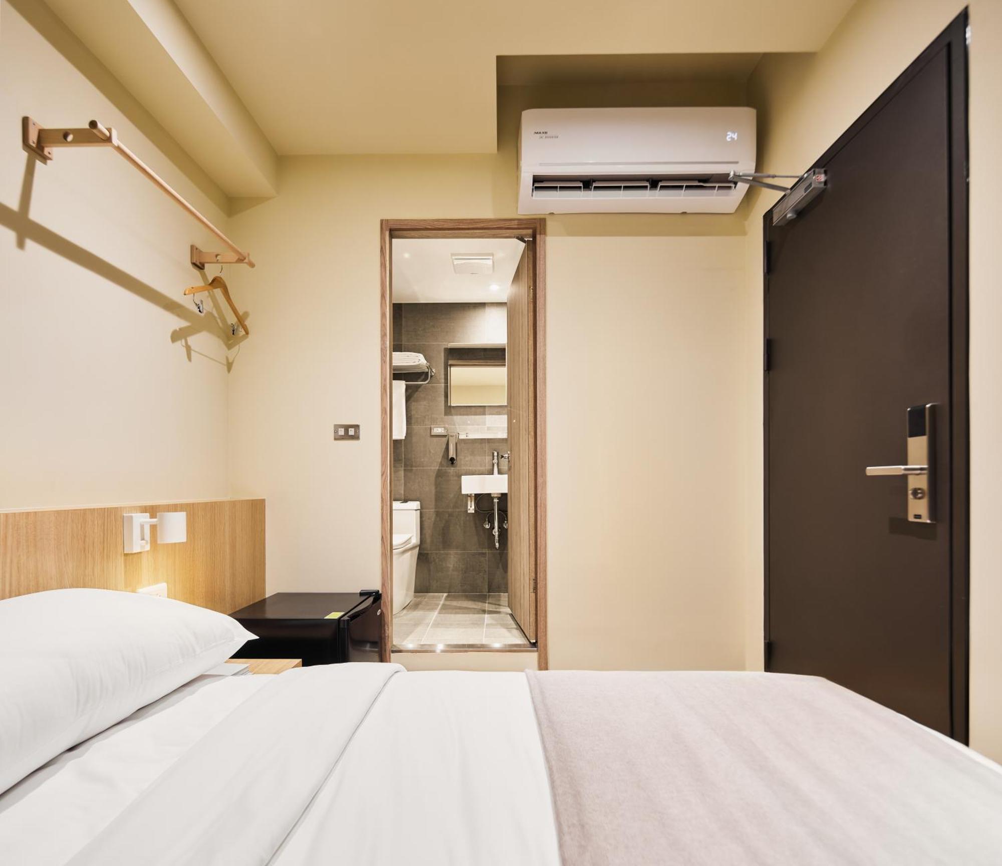 Brown House Hotel - Taipei Main Station Bagian luar foto