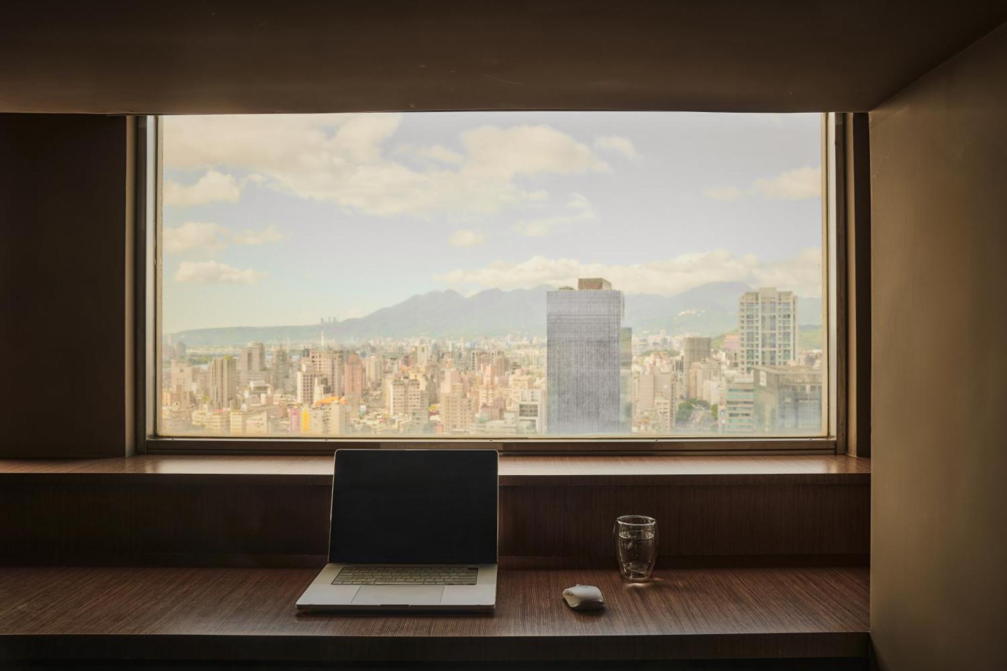 Brown House Hotel - Taipei Main Station Bagian luar foto