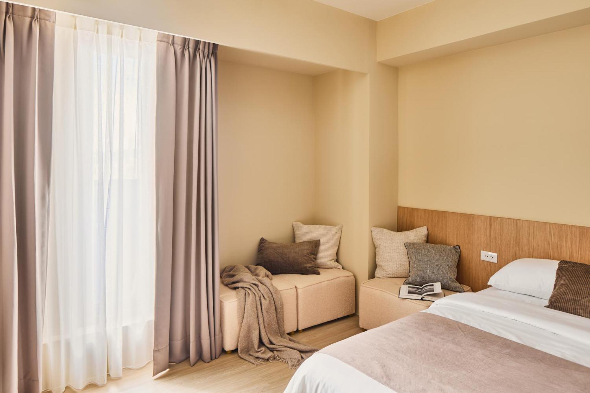 Brown House Hotel - Taipei Main Station Bagian luar foto