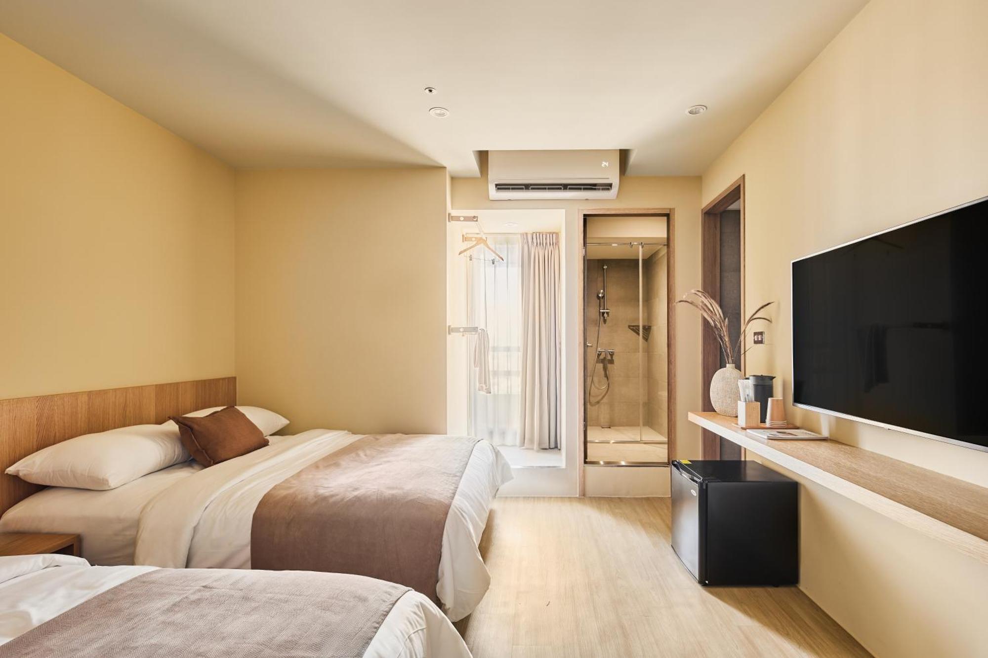 Brown House Hotel - Taipei Main Station Bagian luar foto
